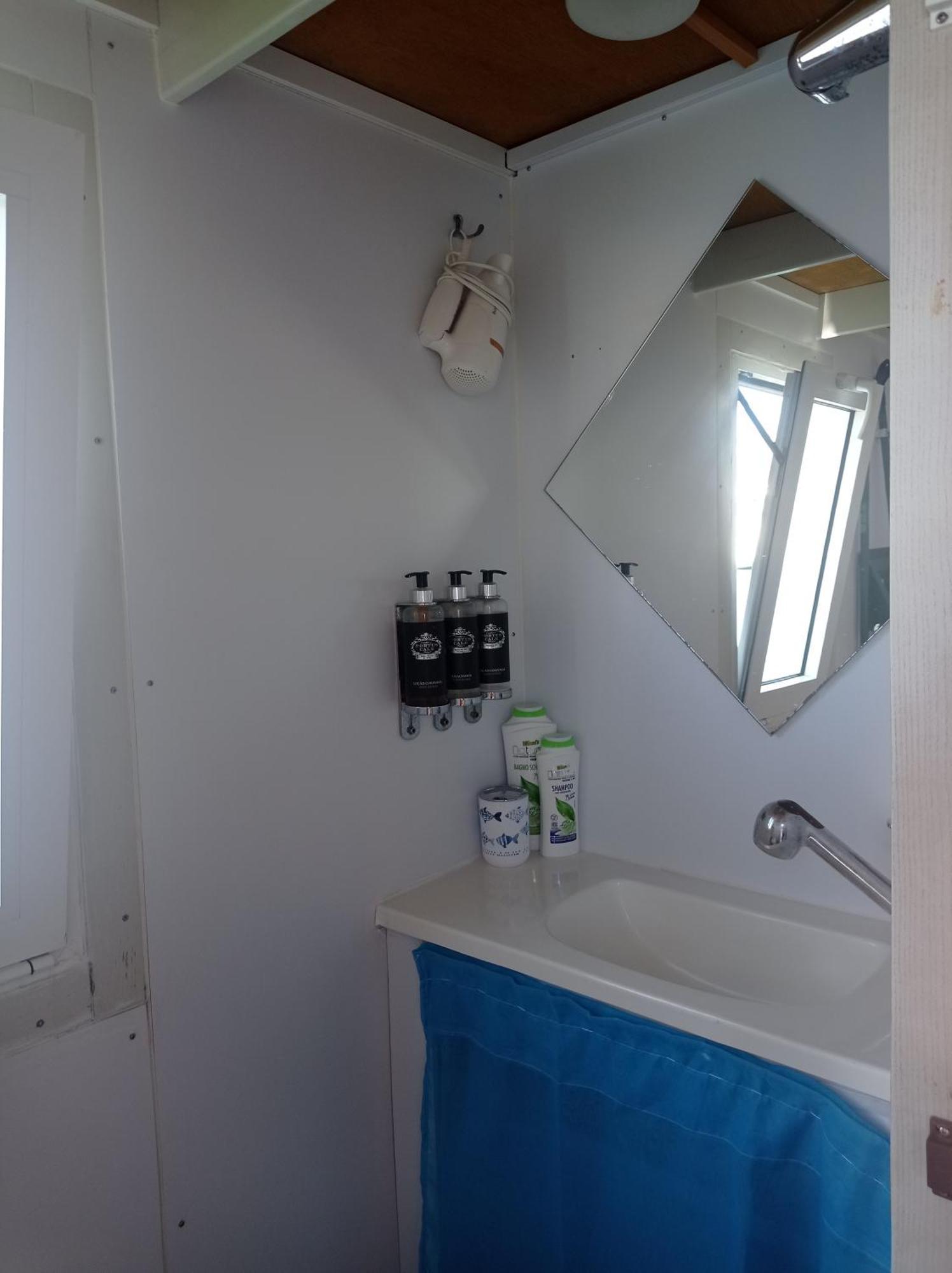 Houseboat Bluseadream Alghero Botel *